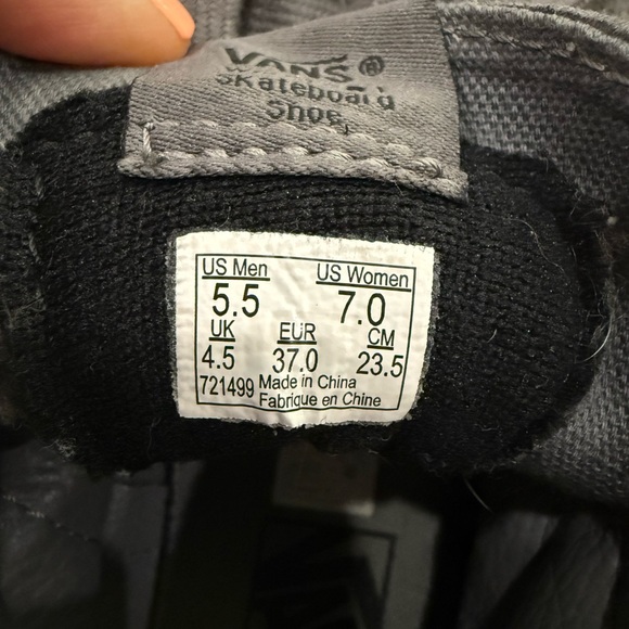 Vans - Picture 2 of 4